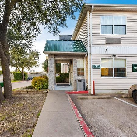 Hometowne Studios By Red Roof Dallas - North Addison - Tollway Buitenkant foto