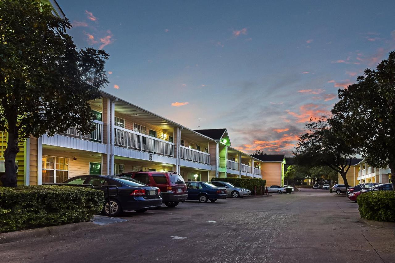 Hometowne Studios By Red Roof Dallas - North Addison - Tollway Buitenkant foto
