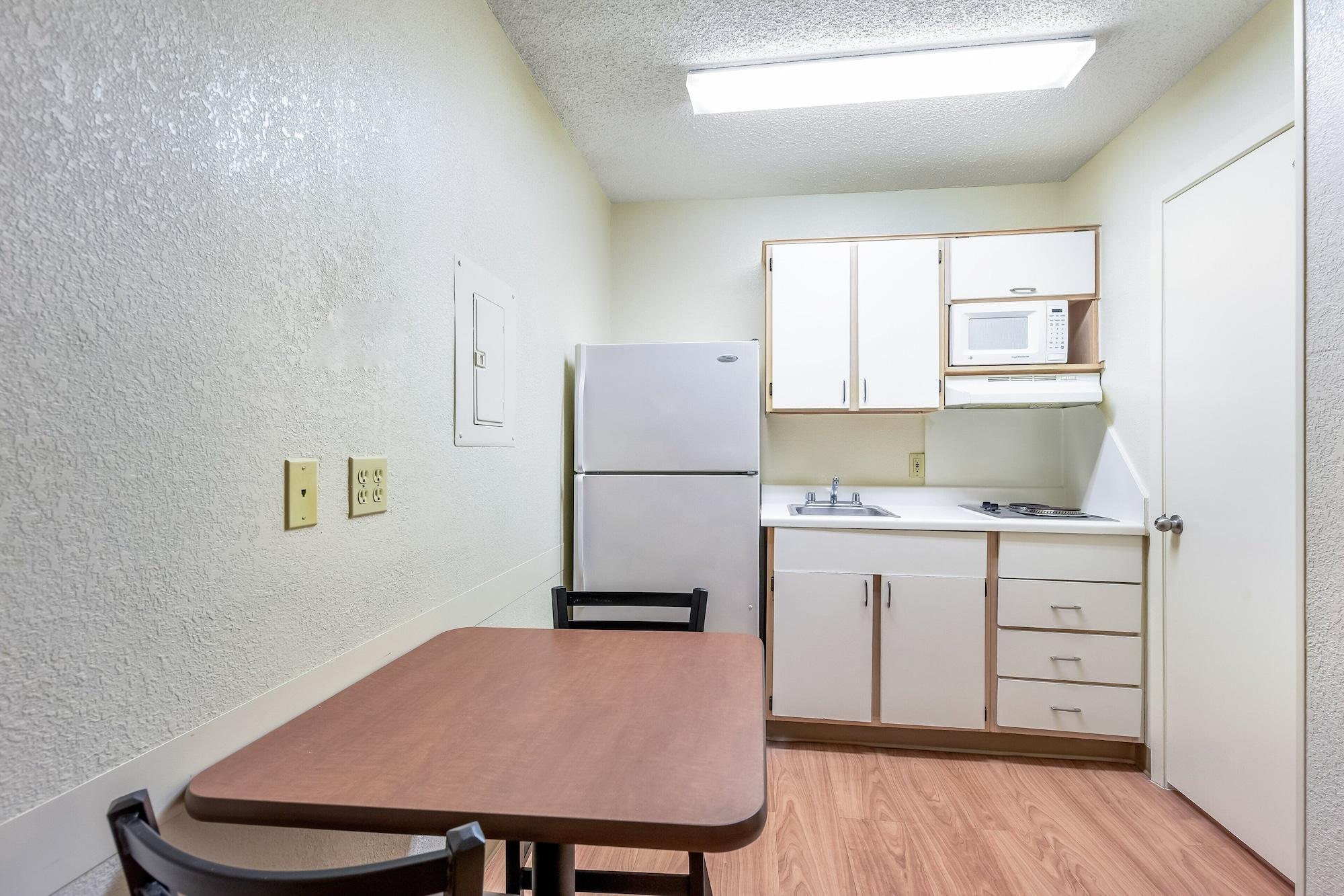 Hometowne Studios By Red Roof Dallas - North Addison - Tollway Buitenkant foto
