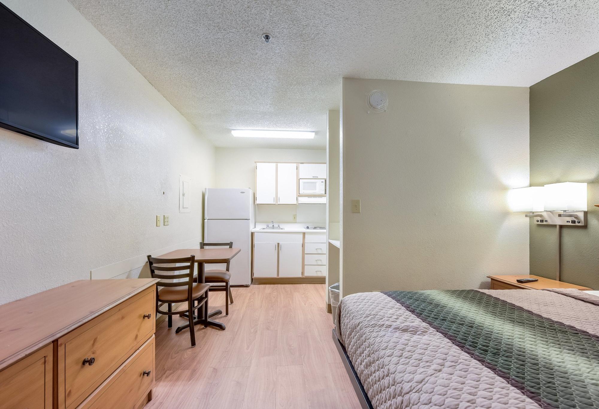 Hometowne Studios By Red Roof Dallas - North Addison - Tollway Buitenkant foto